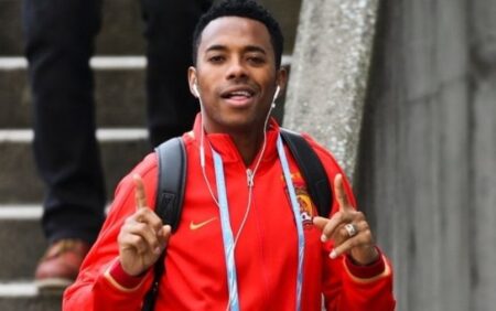 Após desistência do Santos, Atlético-MG anuncia a contratação de Robinho