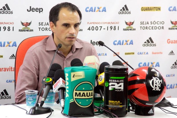 Flamengo elogia 'elenco com bom nível', mas admite buscar reforços em breve