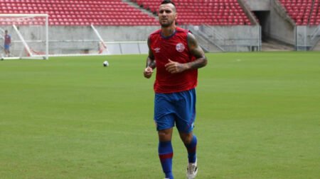 Após estrear no Náutico, Rafael Coelho aproveita período sem jogos para focar na parte física