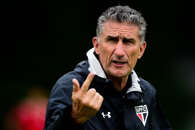 Bauza reprova festa de atletas e diz que Centurión não ficaria nem no banco