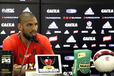 Sem Juan, defesa do Fla fica em xeque