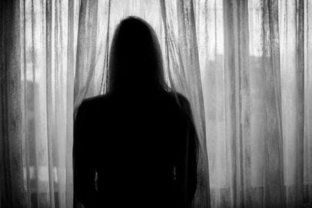 Homem é preso com faca, após ameaçar esposa em Serra Talhada