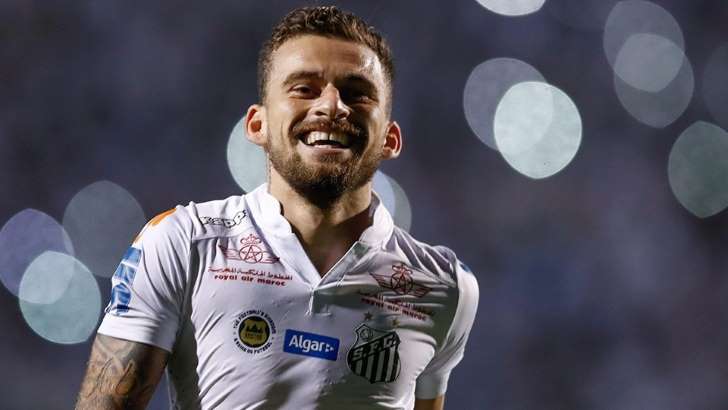 Lucas Lima prega foco no Santos, mas admite conversar com Hulk sobre Zenit