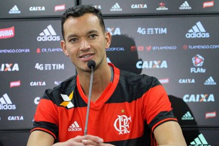 Capitão do Flamengo, Réver pode deixar o clube no meio da Copa Libertadores