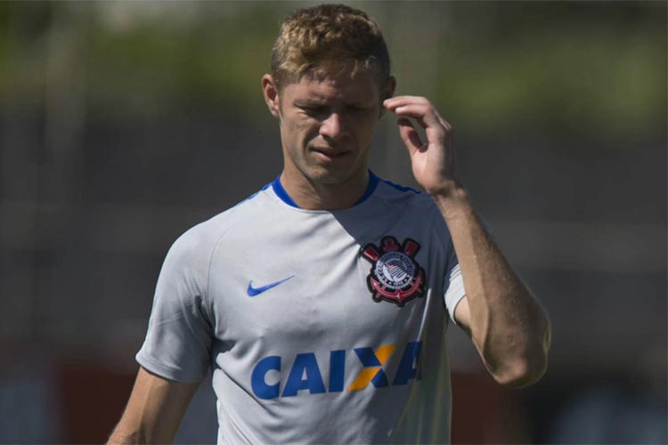 Técnico do Corinthians admite chance de perder Marlone e Sport segue interessado no meia