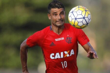Lesão de Ederson faz o Flamengo protestar contra Heber Roberto Lopes