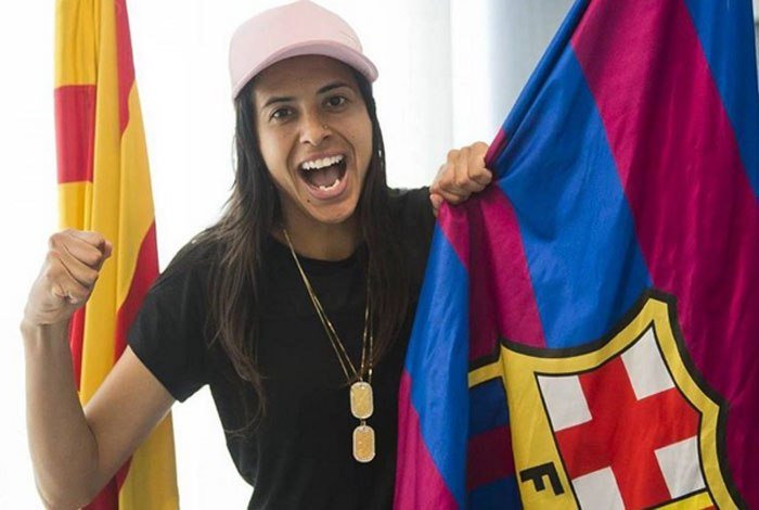 Nova estrela brasileira no Barcelona: Andressa Alves é apresentada pelo clube