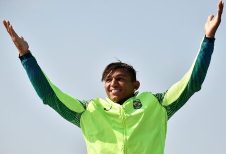 Isaquias será o porta-bandeira do Brasil na cerimônia de encerramento