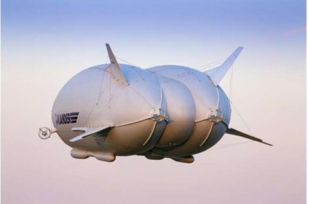 A maior aeronave do mundo fez o seu primeiro voo, e ela tem um formato bem curioso