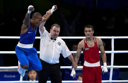 Róbson Conceição vence uzbeque e garante pelo menos bronze no boxe