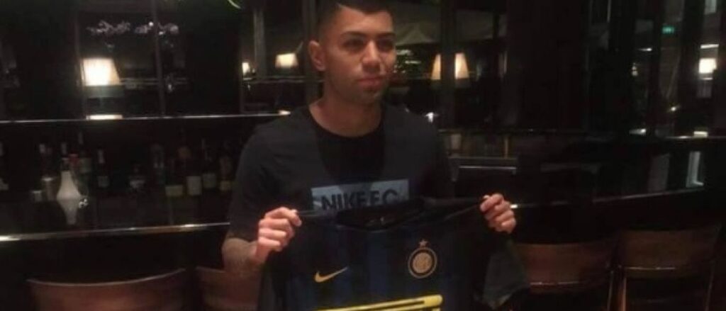 Gabigol aparece com camisa da Inter de Milão e deixa claro o futuro