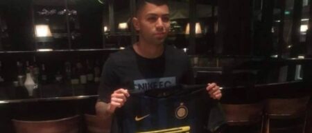 Gabigol aparece com camisa da Inter de Milão e deixa claro o futuro