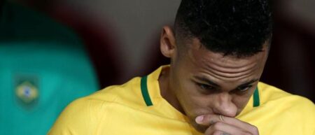 Neymar não treina e pode ficar fora das quartas