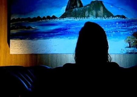 Jovem relata a experiência de transar pela primeira vez com uma vítima de estupro e texto viraliza