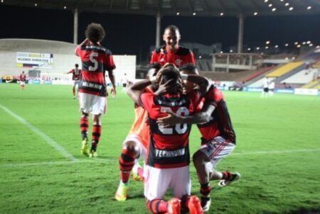 Em noite de golaços, Fla reverte a vantagem do Figueira e se classifica