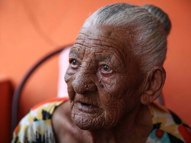 Idosa de 113 anos de SP diz que está 'caçando outro homem para casar'