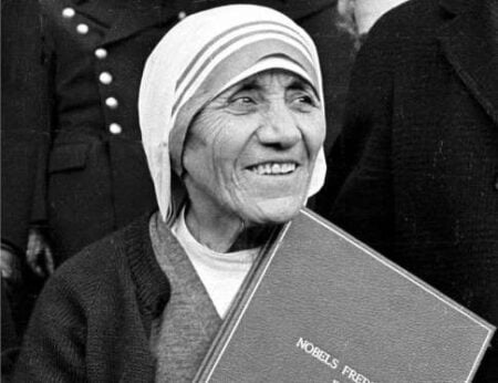 Por que muitos criticam canonização de Madre Teresa de Calcutá