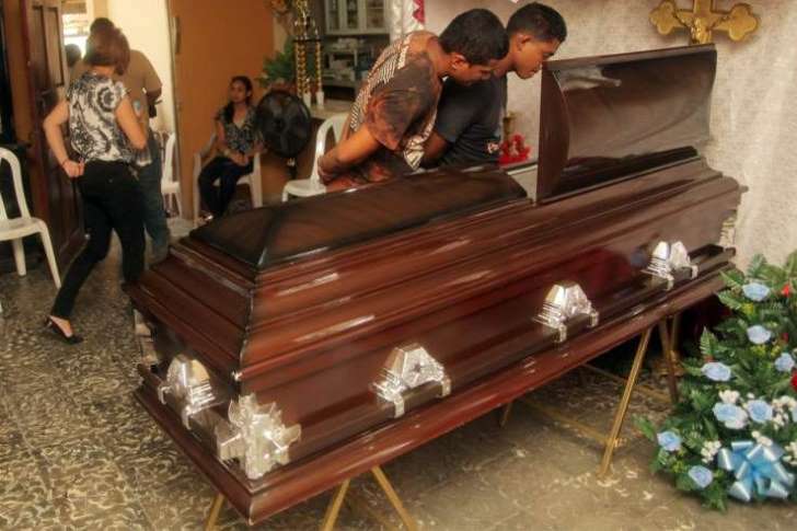 Dado como morto, homem respira durante preparação para velório