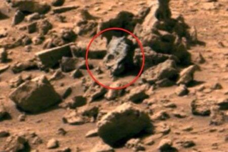 Marte: ‘Crânio’ misterioso aparece em imagem da NASA