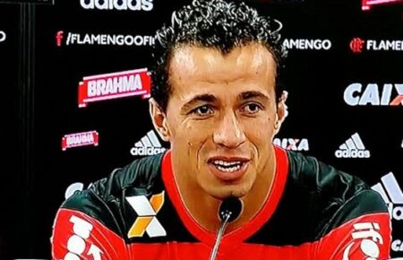 Damião recebe contato e negocia com o Corinthians