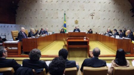 STF proíbe redução de salários de servidores públicos para adequar despesas