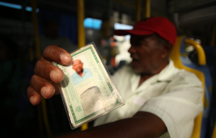 Assentos de ônibus da RMR passam a ser prioritários