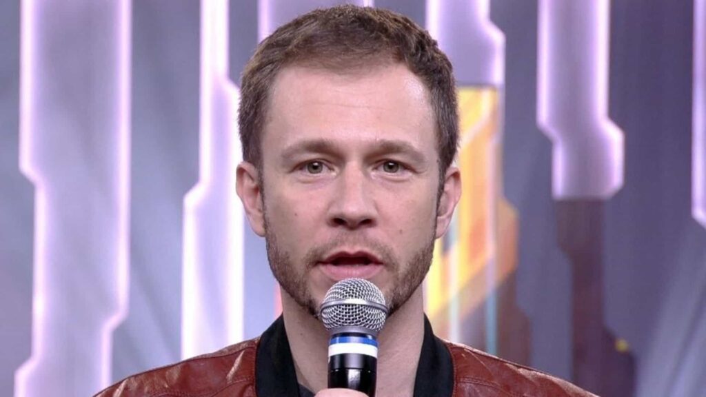 Internautas reclamam de Tiago Leifert, e o comparam com Bial