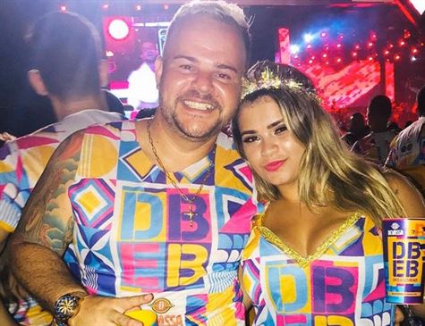 Mãe recebe mensagem de suposto assassino da filha durante velório