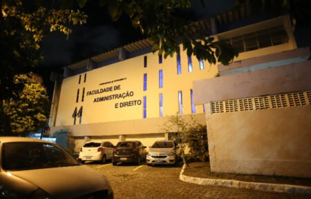 Alunos da FCAP estão sem professores