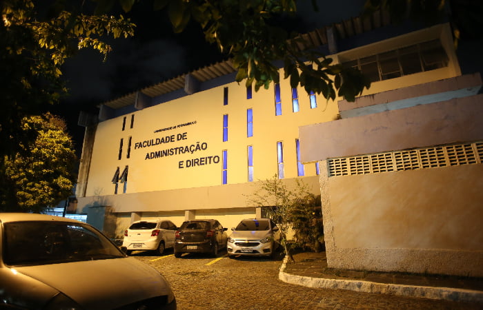 Alunos da FCAP estão sem professores