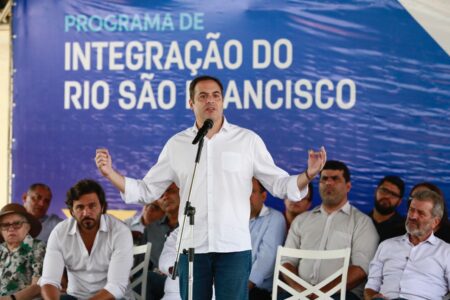Em Salgueiro, Paulo Câmara autoriza obras de abastecimento de água para cidades do sertão