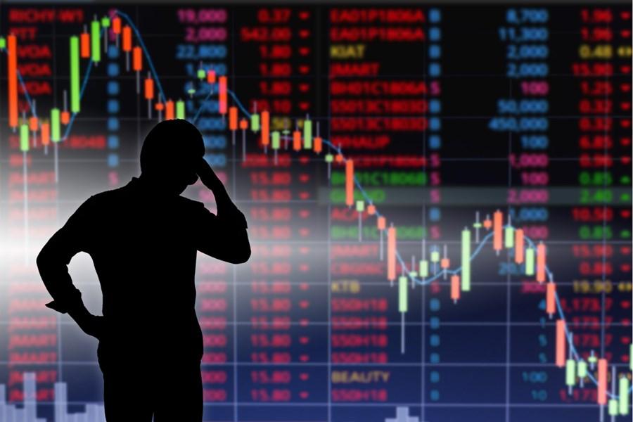 Preço do petróleo cai mais de 20% e faz índices futuros de bolsas americanas caírem