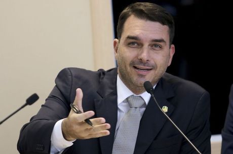 Investigações sobre ‘rachadinha’ de Flávio Bolsonaro são barradas pela Justiça