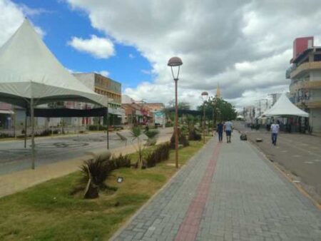 Serra Talhada em imagem rara com ruas quase desertas