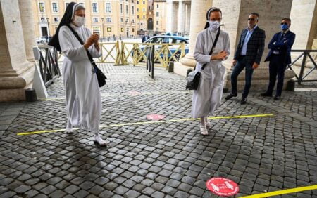 Vaticano reabre a Basílica de São Pedro ao público