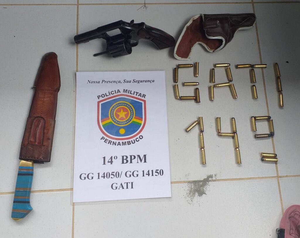 Homem é preso com arma, munições e peixeira em Serra Talhada