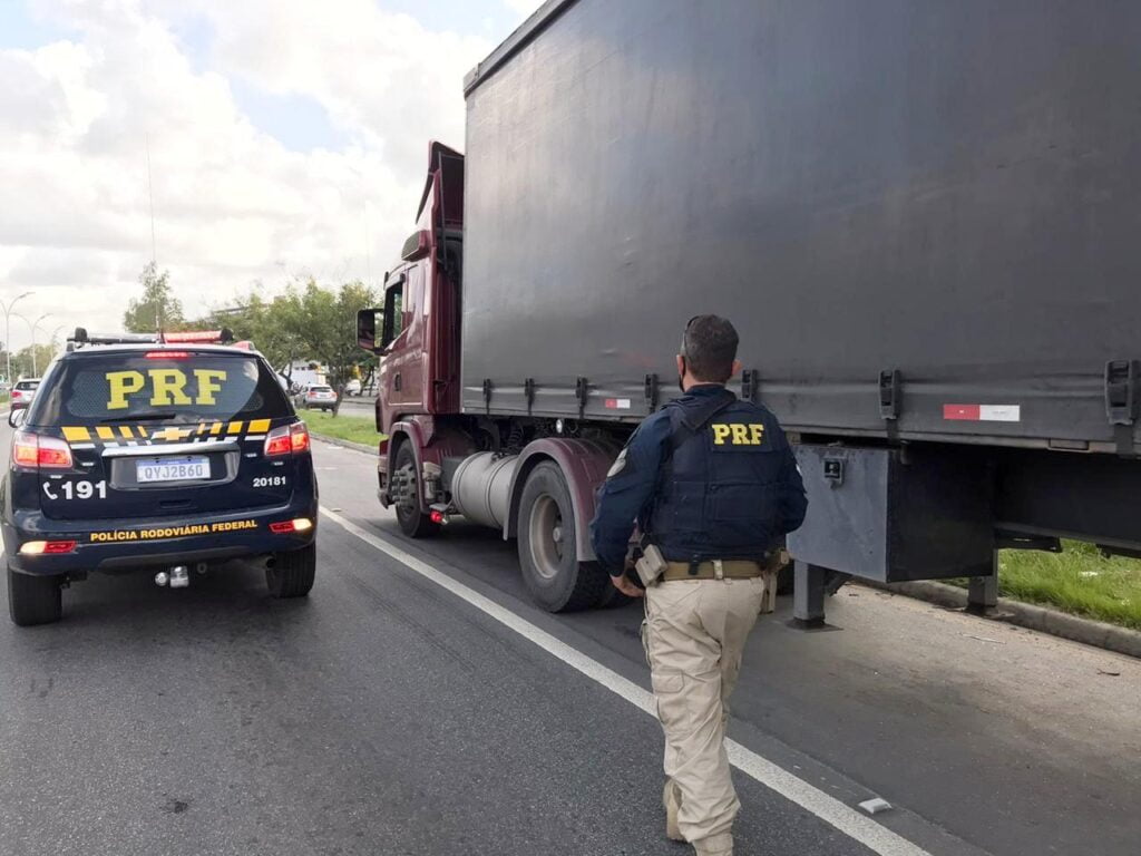 PRF realiza operação para reduzir acidentes trechos graves de Pernambuco