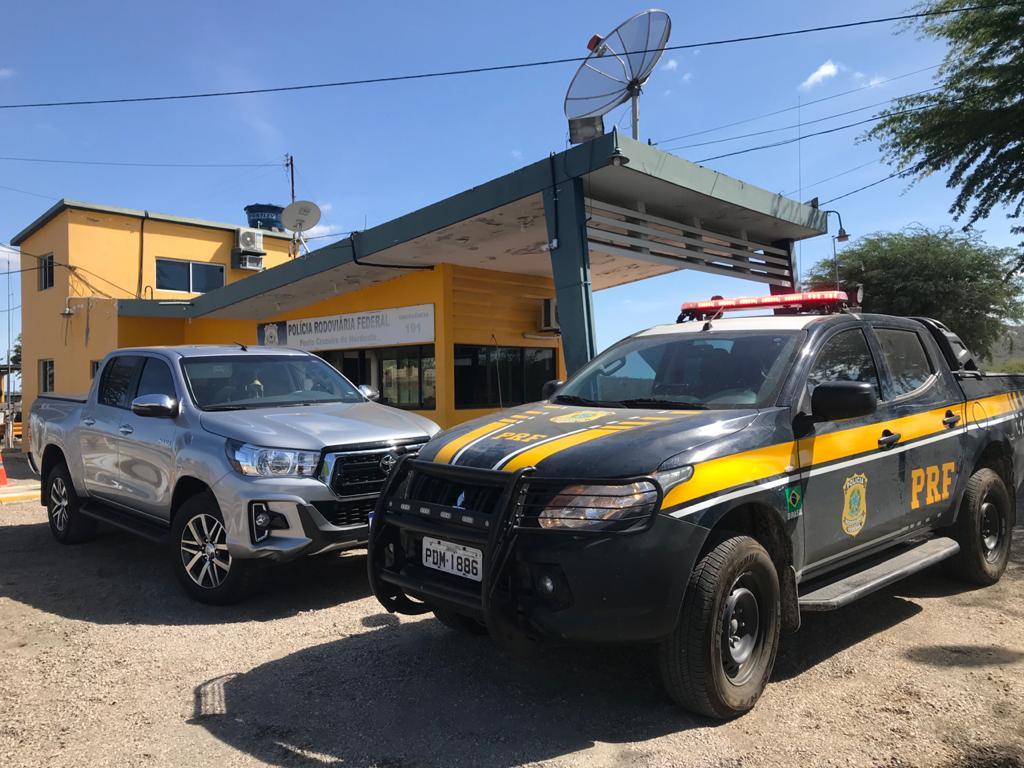 Caminhonetes de luxo clonadas são recuperadas na BR-232, no Sertão de PE
