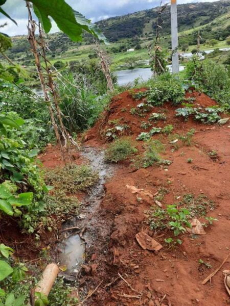 Morador de Santa Cruz da baixa verde denuncia contaminação em lagoa