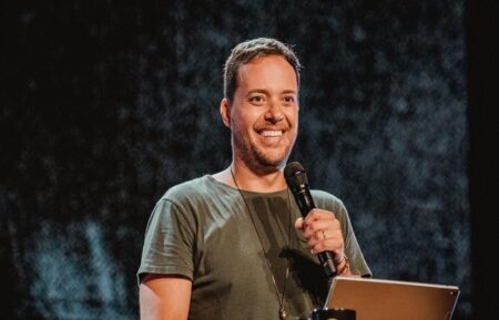 André Valadão recebe críticas após dizer que ‘igreja não é para gays’
