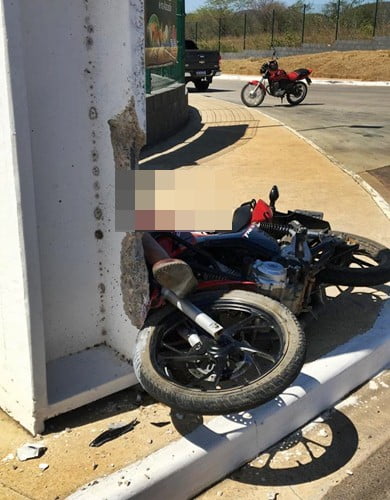 Motociclista morre ao colidir com poste em Serra Talhada