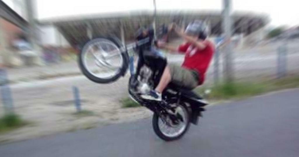 Motoqueiro é detido após colocar em risco vidas em Triunfo