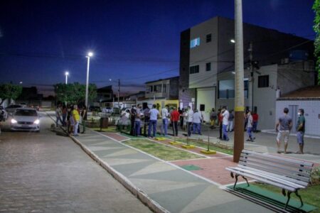 Praça é inaugurada no bairro da Várzea em Serra Talhada