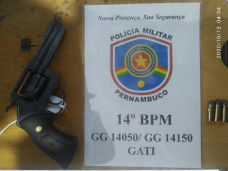 Homem com arma e munições é preso em Serra Talhada