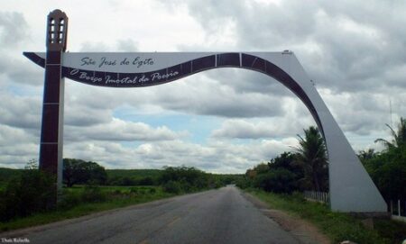 São José do Egito: Prefeito veta retorno das aulas nas escolas estaduais