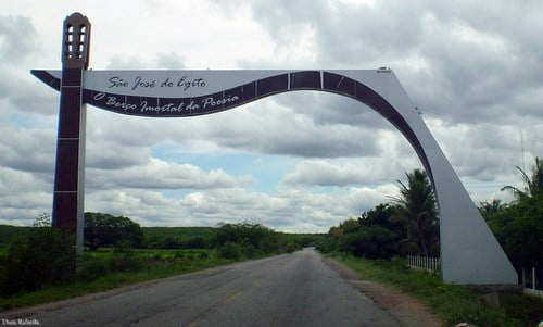 São José do Egito: Prefeito veta retorno das aulas nas escolas estaduais