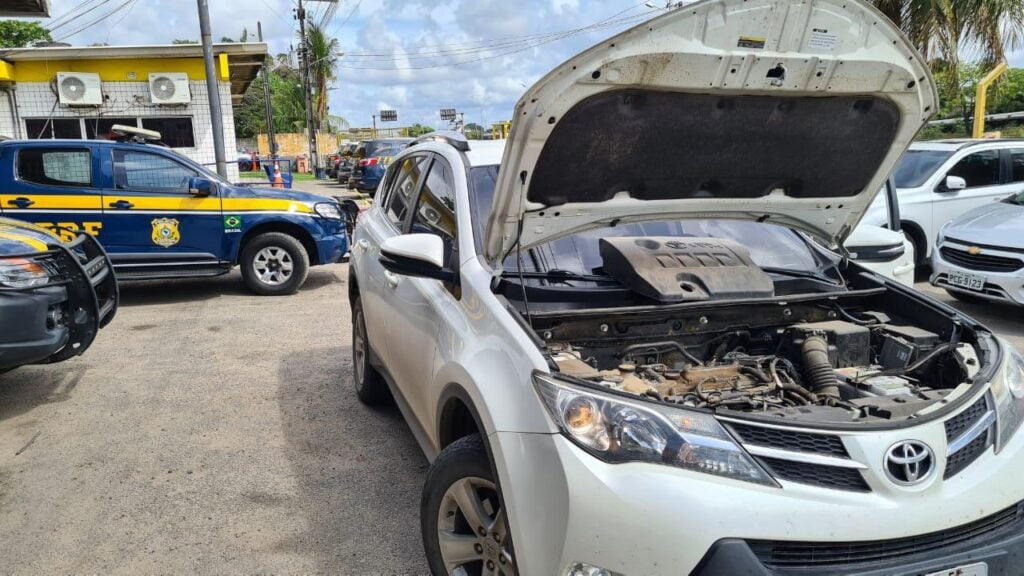 Carro roubado comprado em site de vendas é recuperado na BR 101, em Recife