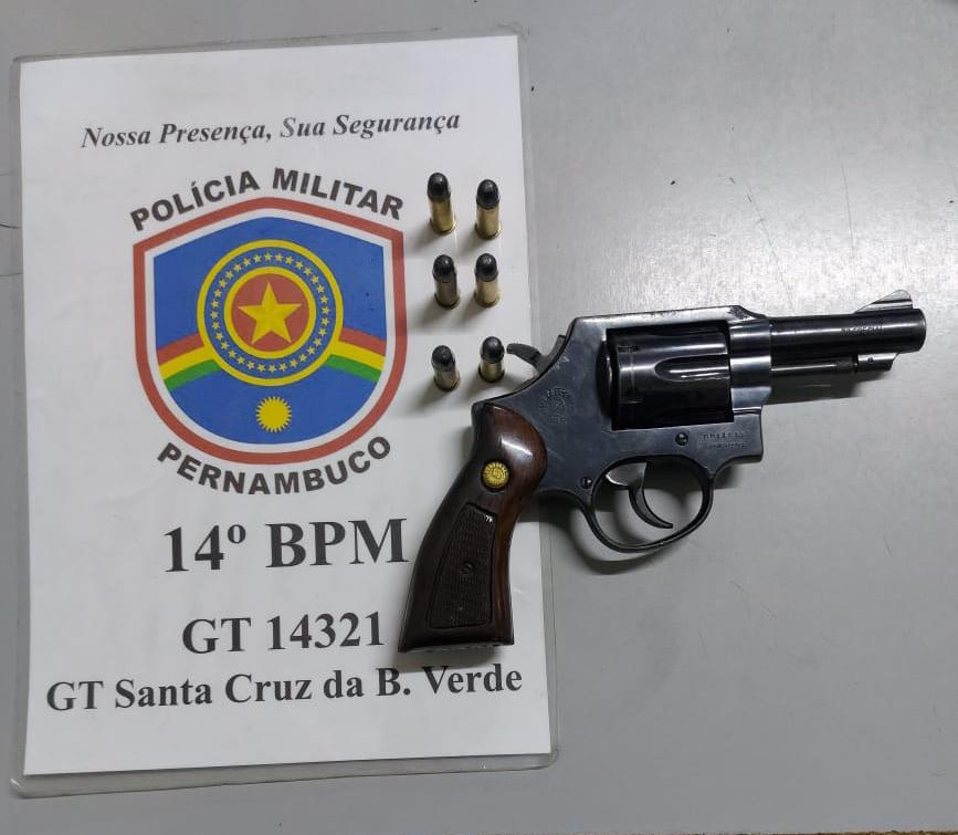 PM prende homem com arma e munições em Santa Cruz da Baixa Verde