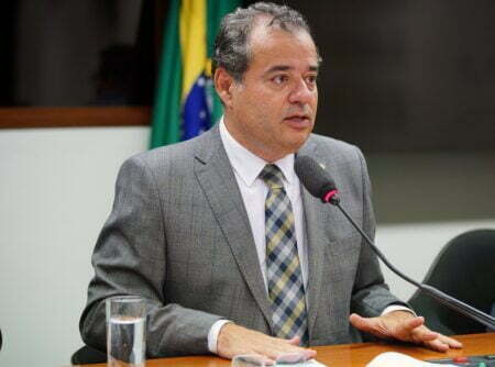 Deputado pede medida de proteção social após fim do auxílio emergencial