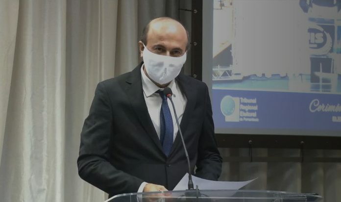 Irlando Parabólicas recebe diploma como novo prefeito de Santa Cruz